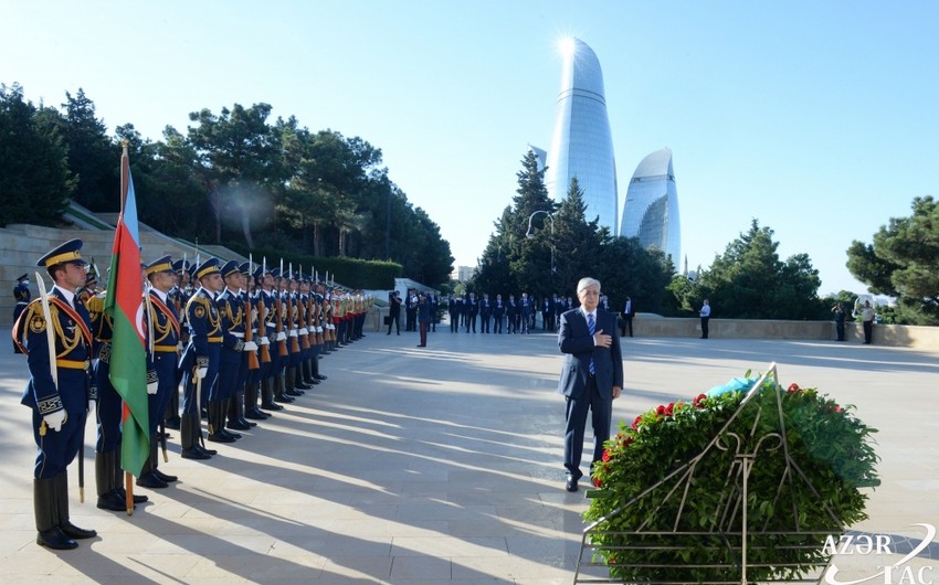 Президент Казахстана посетил Аллею шехидов