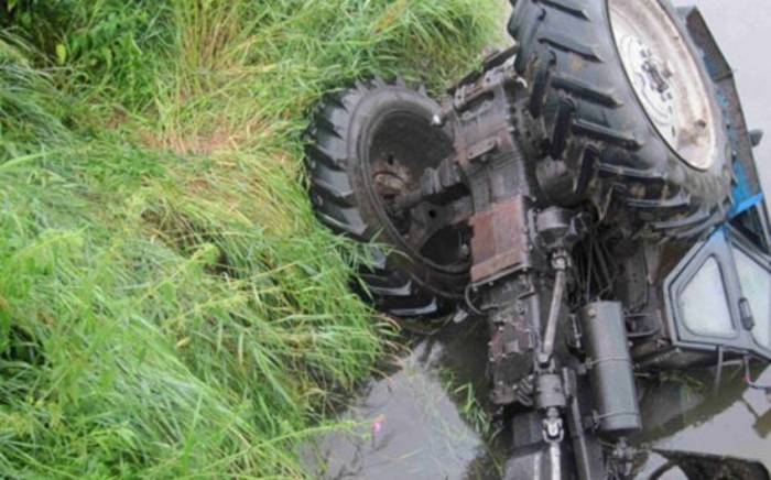 В Товузе перевернулся трактор, водитель скончался
