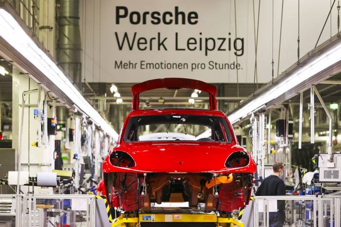 Размещение акций Porsche стало рекордным в Германии за 25 лет
