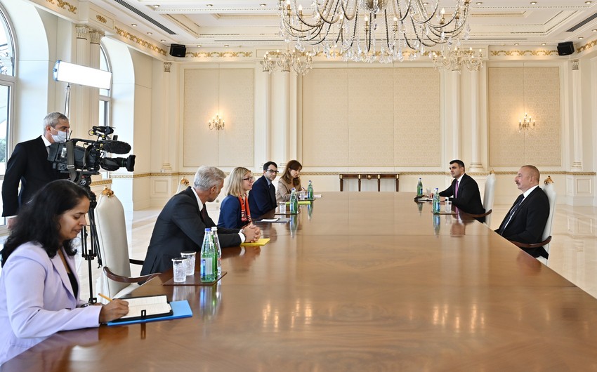 Президент Ильхам Алиев принял вице-президента Всемирного банка по региону Европы и Центральной Азии