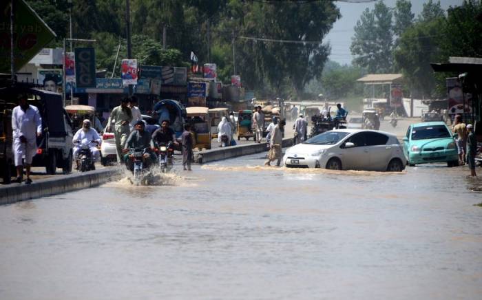Число жертв наводнений в Пакистане выросло до 1208 человек
