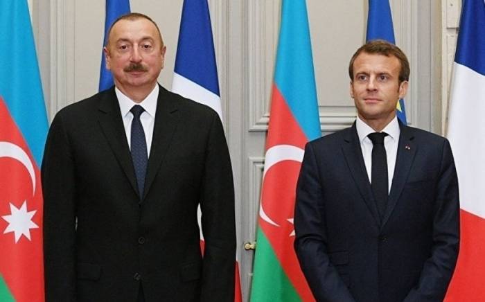 Ильхам Алиев обсудил с Макроном столкновения на азербайджано-армянской границе
