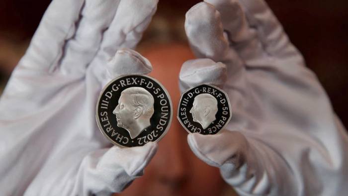 В Великобритании представили первые монеты с изображением Карла III. Фото
