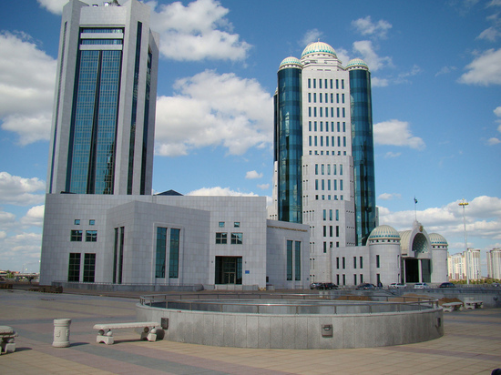 Парламент Казахстана отказался от Дня первого президента как госпраздника
