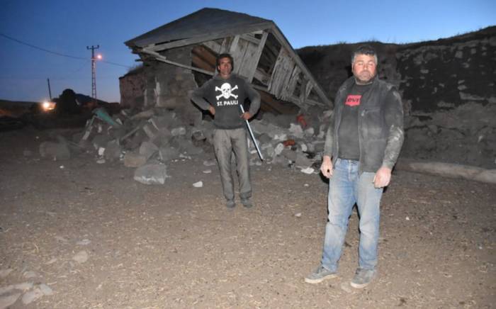 Землетрясение в Турции привело к разрушениям, есть пострадавший -ФОТО
