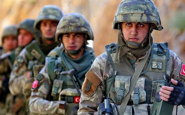 Турецкая армия разбомбила в Ираке пещеры, где прятались террористы
