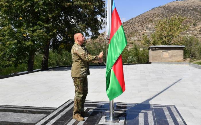 Президент Ильхам Алиев поднял флаг Азербайджана в городе Лачын -ФОТО
