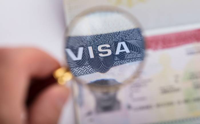 Латвия ограничит въезд граждан РФ с шенгенскими визами
