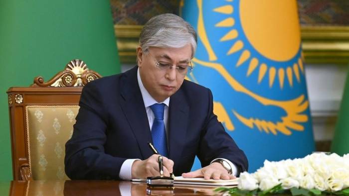 Токаев утвердил поправки в конституцию Казахстана и переименование столицы в Астану
