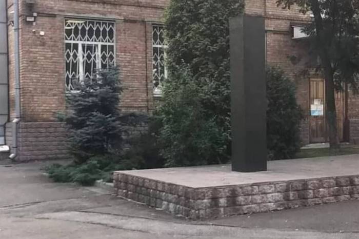 В киевской гимназии имени Пушкина снесли бюст писателя
