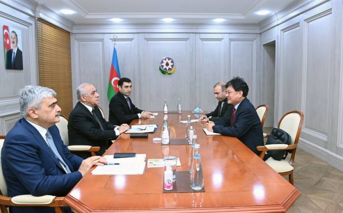 Али Асадов встретился с вице-президентом Азиатского банка развития

