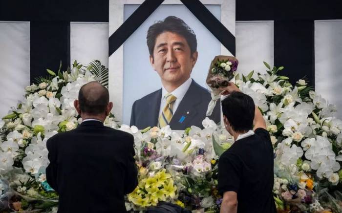 В Токио проходят протесты против государственных похорон экс-премьера Абэ
