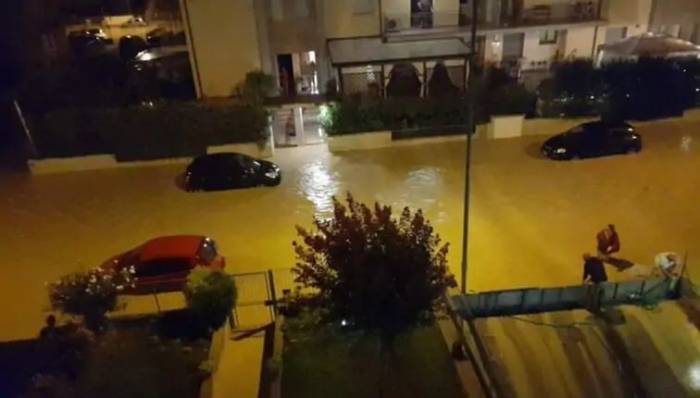 10 человек погибли в результате наводнения в Италии -ФОТО -ВИДЕО