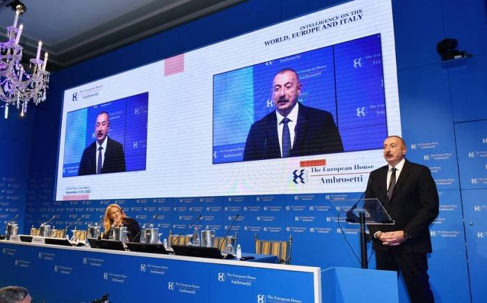 Ильхам Алиев принимает участие в международном форуме в итальянском Черноббио -ОБНОВЛЕНО -ФОТО