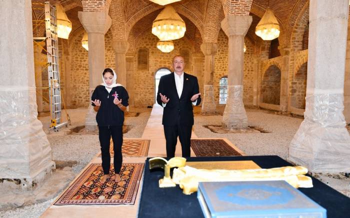Президент Азербайджана и первая леди посетили в Шуше мечеть Юхары Говхарага -ФОТО -ОБНОВЛЕНО
