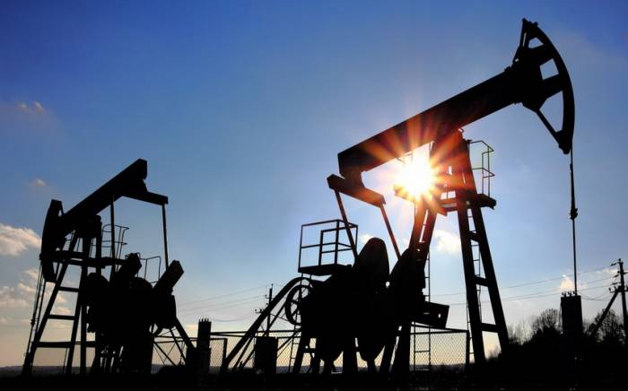Цены на нефть поползли вниз на фоне нового максимума доллара
