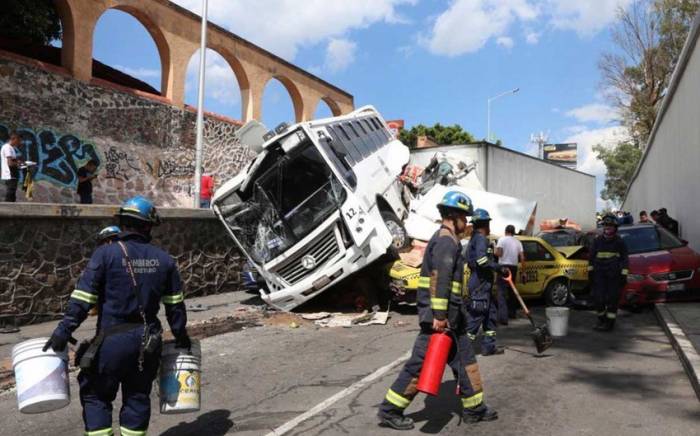 В центральной части Мексики столкнулись более 20 автомобилей
