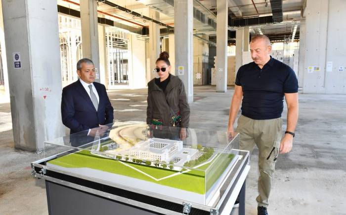 Ильхам Алиев и Мехрибан Алиева ознакомились со строительством отеля и конференц-центра "Шуша"
