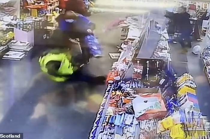 В Шотландии 63-летняя старушка помогла поймать вора в магазине
