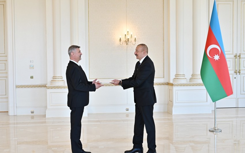 Ильхам Алиев принял верительные грамоты посла Венгрии