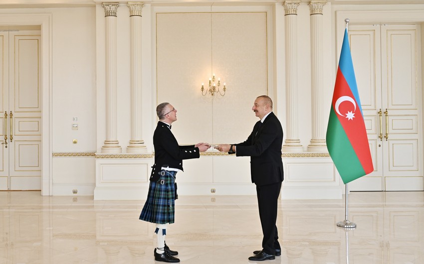 Президент Ильхам Алиев принял верительные грамоты нового посла Великобритании