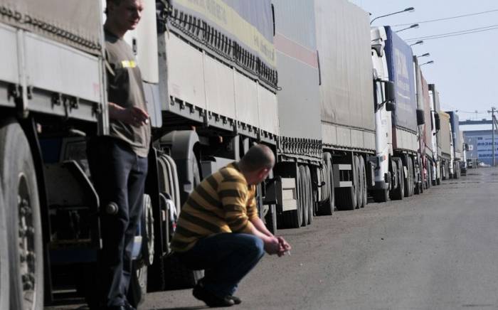 Более 2 тыс. грузовиков скопилось в очередях на границе Беларуси с ЕС
