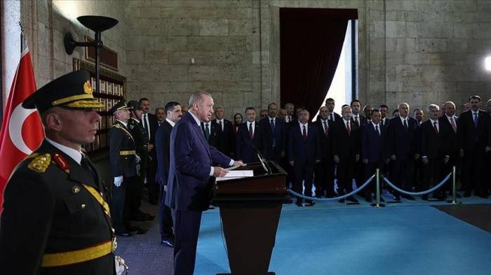 Президент Турции посетил мавзолей Ататюрка по случаю Дня Республики
