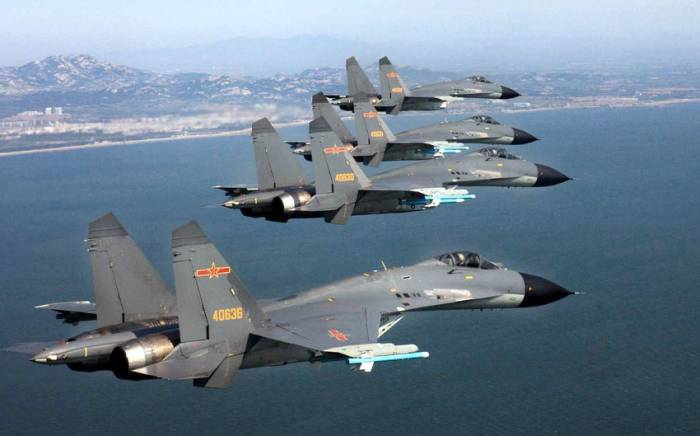 Китай отправил к Тайваню военные самолеты и корабли
