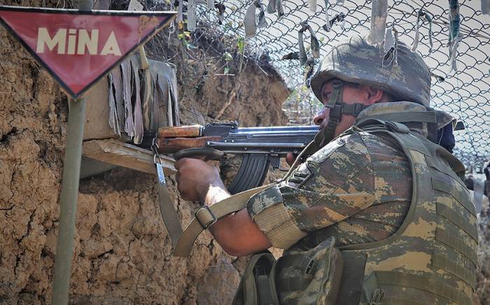 Позиции Азербайджанской армии подверглись обстрелу
