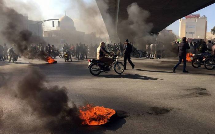 В ходе беспорядков в Иране погибли 19 человек
