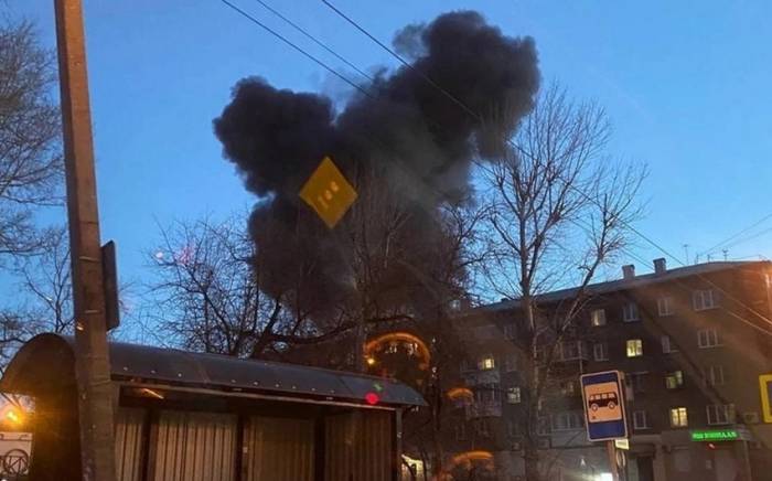 В Иркутске военный самолет упал на двухэтажный дом
