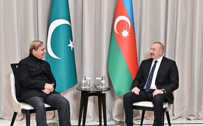 Президент Азербайджана встретился с премьером Пакистана в Астане
