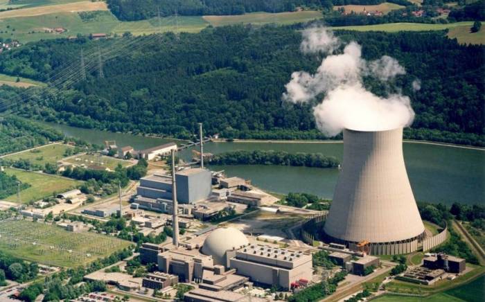 Германия продлит работу всех трех АЭС до середины апреля 2023 года
