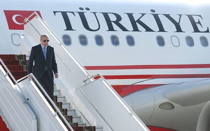 Президент Турции вылетел в Прагу
