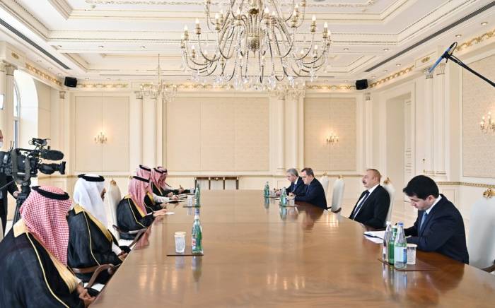 Президент Ильхам Алиев принял министра иностранных дел Саудовской Аравии
