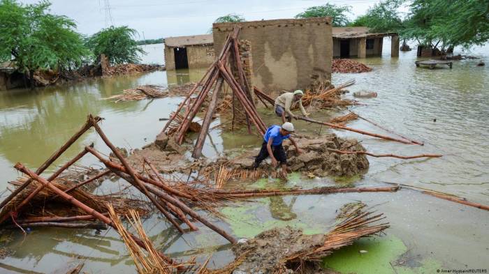 США предоставят Пакистану помощь в $30 млн на борьбу с последствиями наводнений
