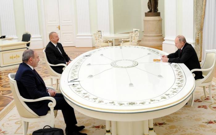 Путин обсудит с Алиевым и Пашиняном в Сочи вопросы восстановления коммуникаций
