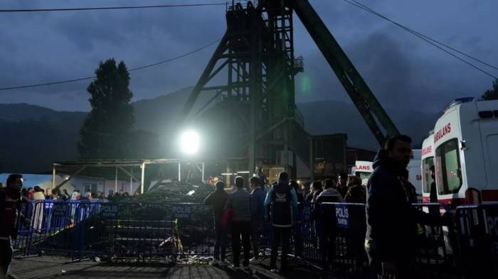 Число погибших в результате взрыва на шахте в Турции достигло 40
