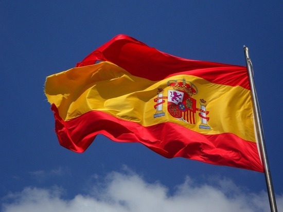 Парламент Испании объявил диктатуру генерала Франко незаконной
