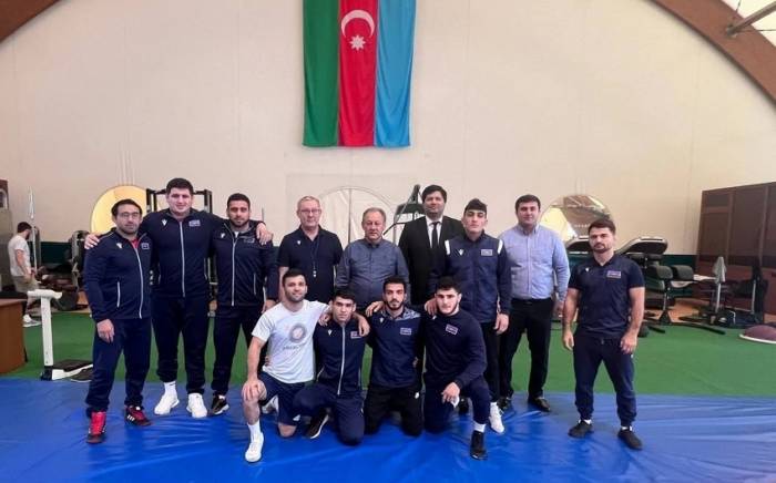 Азербайджанские борцы греко-римского стиля вступают в борьбу на чемпионате мира
