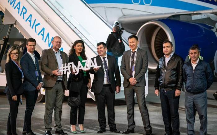 Первый рейс AZAL приземлился в Самарканде
