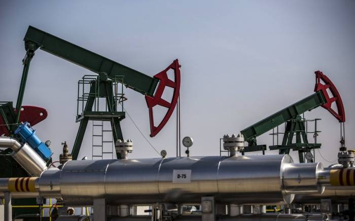 Цена азербайджанской нефти упала до 97 долларов
