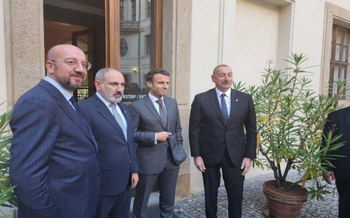 В Праге началась встреча лидеров Азербайджана, Армении, Франции и Совета ЕС
