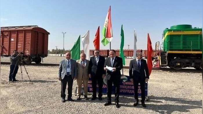Таджикистан запустил грузовой поезд в Турцию по маршруту Узбекистан-Туркменистан-Иран
