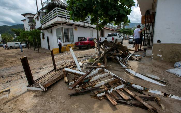 В Мексике из-за урагана "Рослин" погибли по меньшей мере три человека
