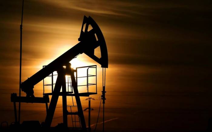 Мировые цены на нефть незначительно повысились
