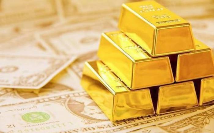 Стоимость золота снизилась из-за укрепления американского доллара 