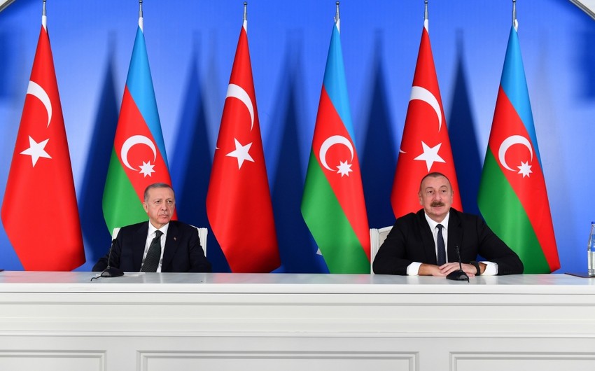 Президенты Азербайджана и Турции выступают с заявлением для прессы в Джебраиле