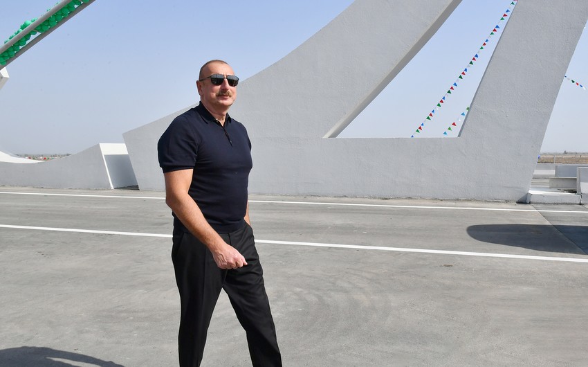 Ильхам Алиев ознакомился с проектами водохранилищ “Баргюшадчай” и “Забухчай” в Губадлы