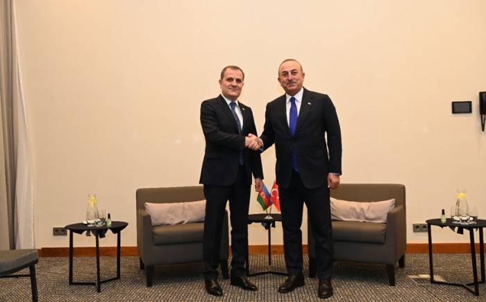 Глава МИД Азербайджана встретился в Польше с турецким коллегой
